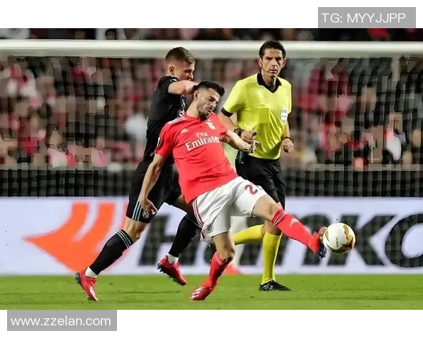 欧冠大战：那不勒斯3-0击败皇马红牌事件引发全场热议与战术分析